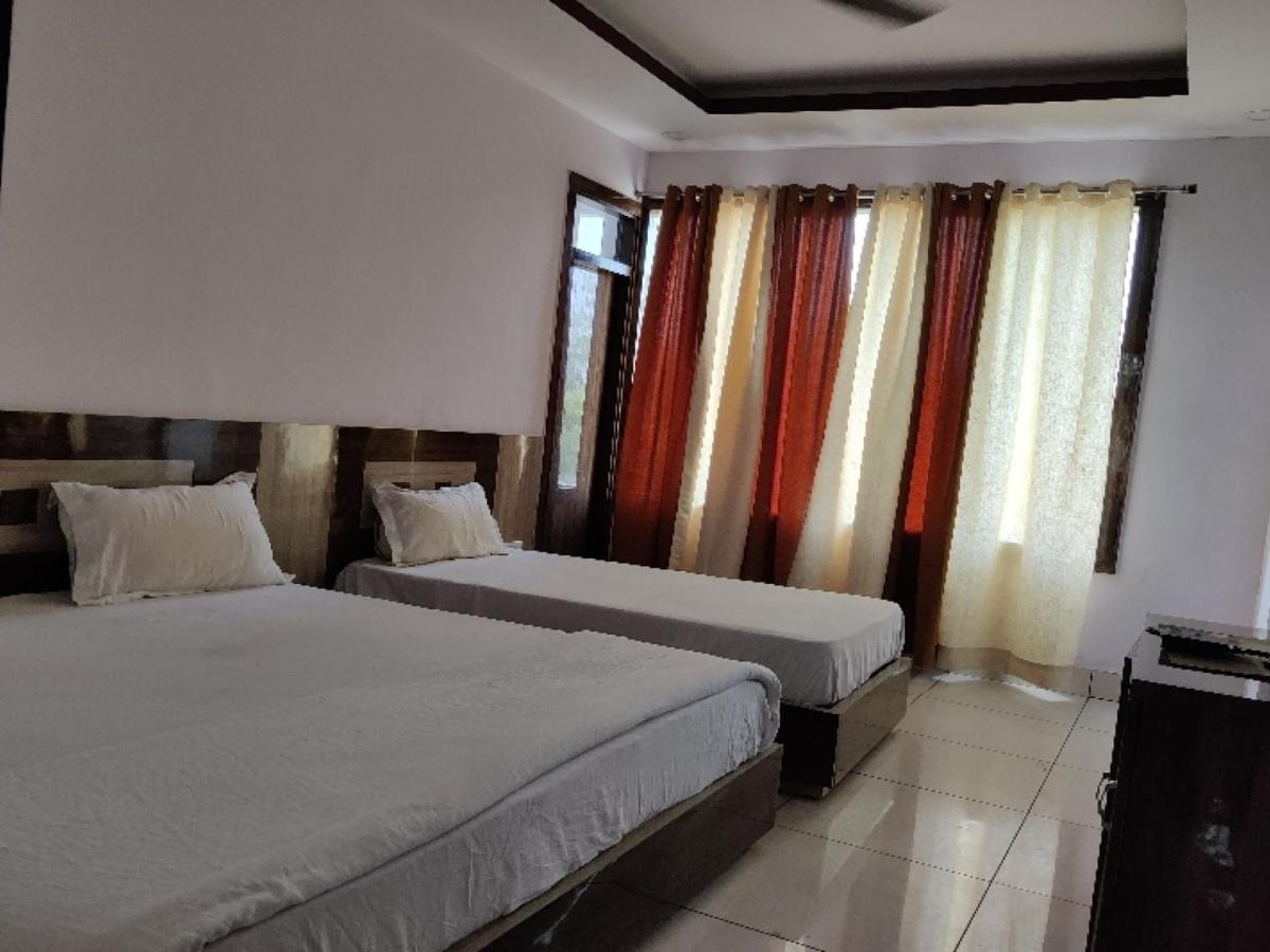 Oyo Hotel Laksh Kurukshetra Exterior foto
